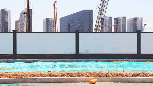 施工地圍擋-鋼結(jié)構(gòu)圍擋A款-深圳工地圍擋-A/B/C類圍擋-深圳市大通建材有限公司鋼圍擋生產(chǎn)定制廠家